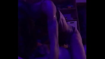 Argentina cabalgando al marido