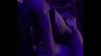 Argentina cabalgando al marido