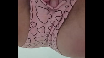 I jerk off my wet clit in college