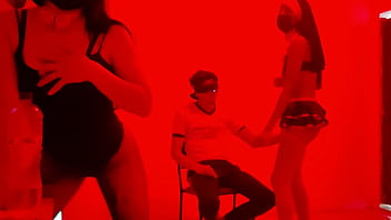 A scruffy man invites us to an exclusive catwalk to perform a sexy dance in erotic lingerie