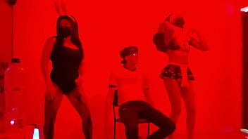 A scruffy man invites us to an exclusive catwalk to perform a sexy dance in erotic lingerie