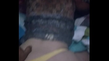 Arrombando o cuzinho da bunda guloza da esposa