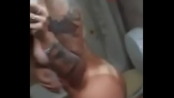 Muy trola y le gusta cojer en grupo