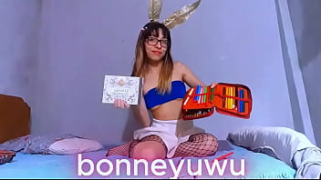 Bonneyuwu 12 39 pequeña pintando en la cama