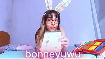Bonneyuwu 12 39 pequeña pintando en la cama