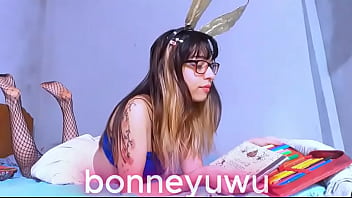 Bonneyuwu 12 39 pequeña pintando en la cama