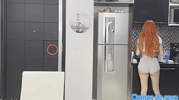 Enquanto ela cozinhava no cu da cunhada eu socava completo no sheer