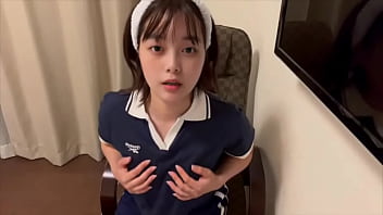 Sexってのを早くやってみたい年頃のオナニー。大きいデンマがおまんこに当たって気持ち良すぎ