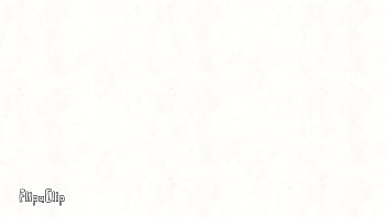 Chica animada se divierte al encontrarse con una gran p0ll4