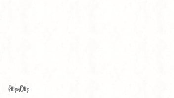 Chica animada se divierte al encontrarse con una gran p0ll4