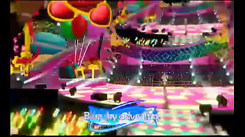 Kawaii girl dances mao zedong salesman