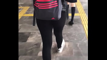 Leggins traía cachetero negro con encaje blanco