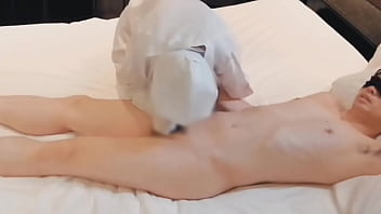 クリーン服を着た巨乳人妻検査員が僕のペニスをフェラチオして精液を搾り取る。home made amateur 個人撮影 kawasaki jk