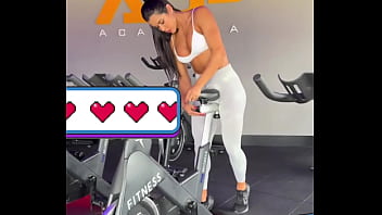 Esfregando a bucetinha