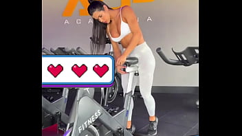 Esfregando a bucetinha