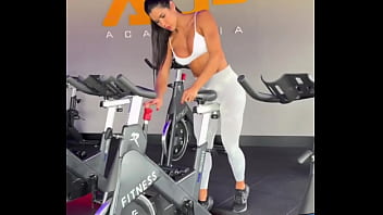 Esfregando a bucetinha