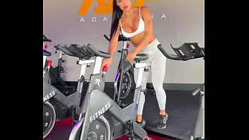 Esfregando a bucetinha