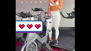 Esfregando a bucetinha