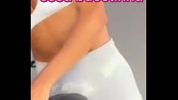 Esfregando a bucetinha