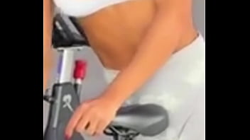 Esfregando a bucetinha