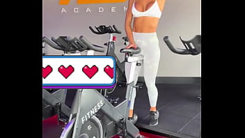 Esfregando a bucetinha