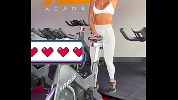 Esfregando a bucetinha