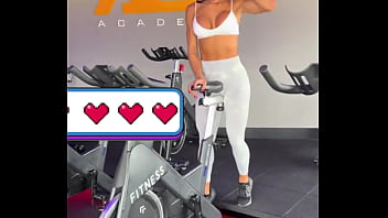 Esfregando a bucetinha