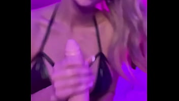 Noelia marzol habla caliente mientras hace una paja