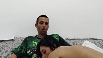 Ciumenta jogou meu celular no chão mas acabou sentando no meu pau até gozar gostoso