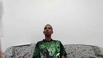 Ciumenta jogou meu celular no chão mas acabou sentando no meu pau até gozar gostoso