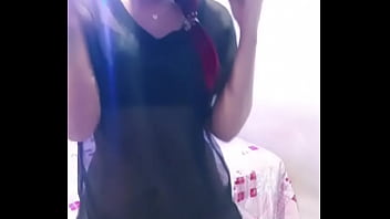 Morena exibida dançando sem calcinha