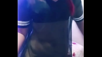 Morena exibida dançando sem calcinha