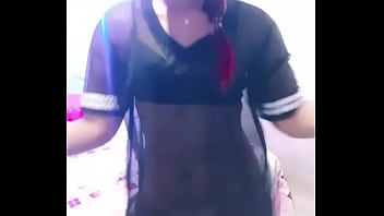 Morena exibida dançando sem calcinha