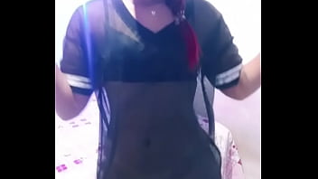 Morena exibida dançando sem calcinha