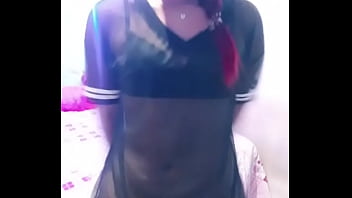 Morena exibida dançando sem calcinha