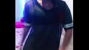 Morena exibida dançando sem calcinha