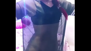 Morena exibida dançando sem calcinha