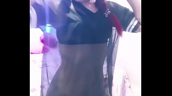 Morena exibida dançando sem calcinha