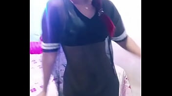 Morena exibida dançando sem calcinha