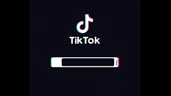 Morena exibida dançando sem calcinha