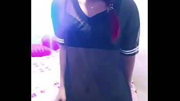 Morena exibida dançando sem calcinha