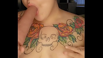 Deepthroat & dirty talk – gagging with a mouth full