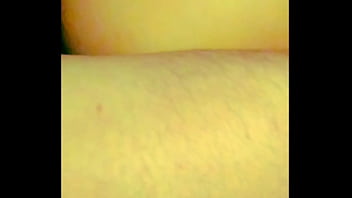 Esposa de amigo me entrega la cola