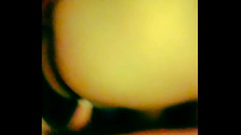 Esposa de amigo me entrega la cola