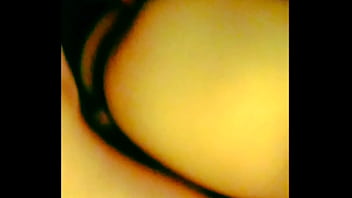 Esposa de amigo me entrega la cola