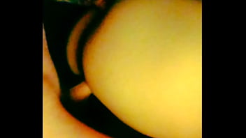 Esposa de amigo me entrega la cola