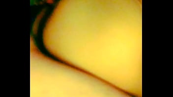 Esposa de amigo me entrega la cola