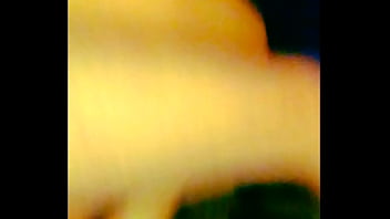 Esposa de amigo me entrega la cola