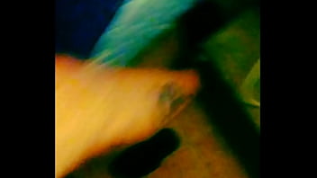 Esposa de amigo me entrega la cola