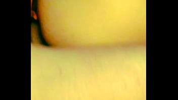 Esposa de amigo me entrega la cola